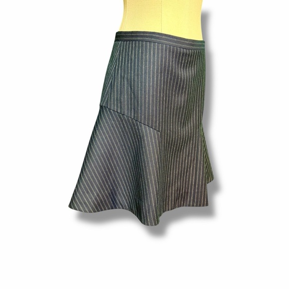 J. Crew ‘Plaza’ Flounce Mini Skirt in Navy Blue Wool-Blend Pinstripe Size 0 - Picture 14 of 16
